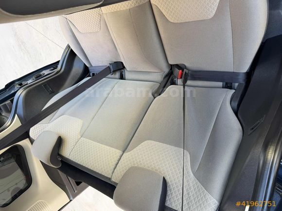 2020 MODEL HATASİZ BOYASİZ OTOMOBİL RUHSATLİ 87 BİN KM
