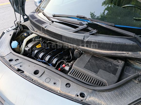 Sahibinden Renault Scenic 1.6 Dynamique 2004 Model