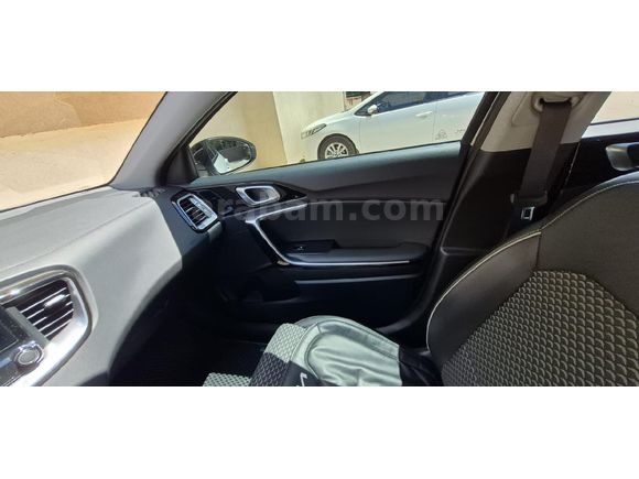 Sahibinden Kia XCeed 1.5 T-GDI Elegance 2025 Model