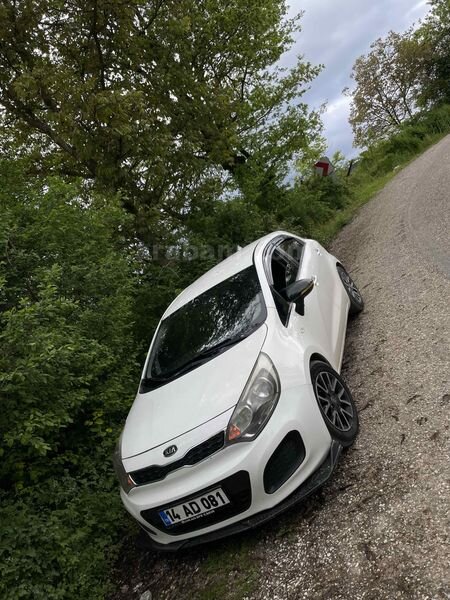 Sahibinden Kia Rio 1.4 CRDi Natty 2012 Model 294.000 km Beyaz 4 tane yazlık lastiği sıfır ayarında yeni takılmıştır