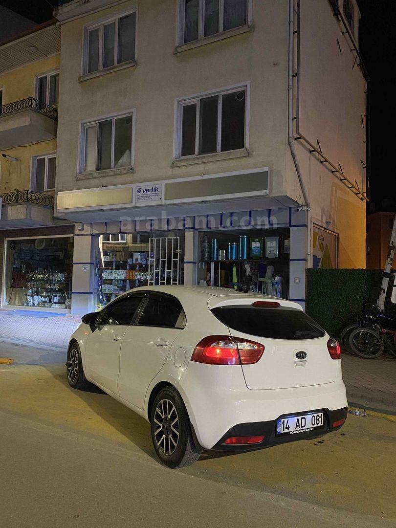 Sahibinden Kia Rio 1.4 CRDi Natty 2012 Model 294.000 km Beyaz 4 tane yazlık lastiği sıfır ayarında yeni takılmıştır 6