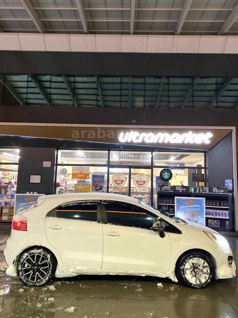 Sahibinden Kia Rio 1.4 CRDi Natty 2012 Model 294.000 km Beyaz 4 tane yazlık lastiği sıfır ayarında yeni takılmıştır 7