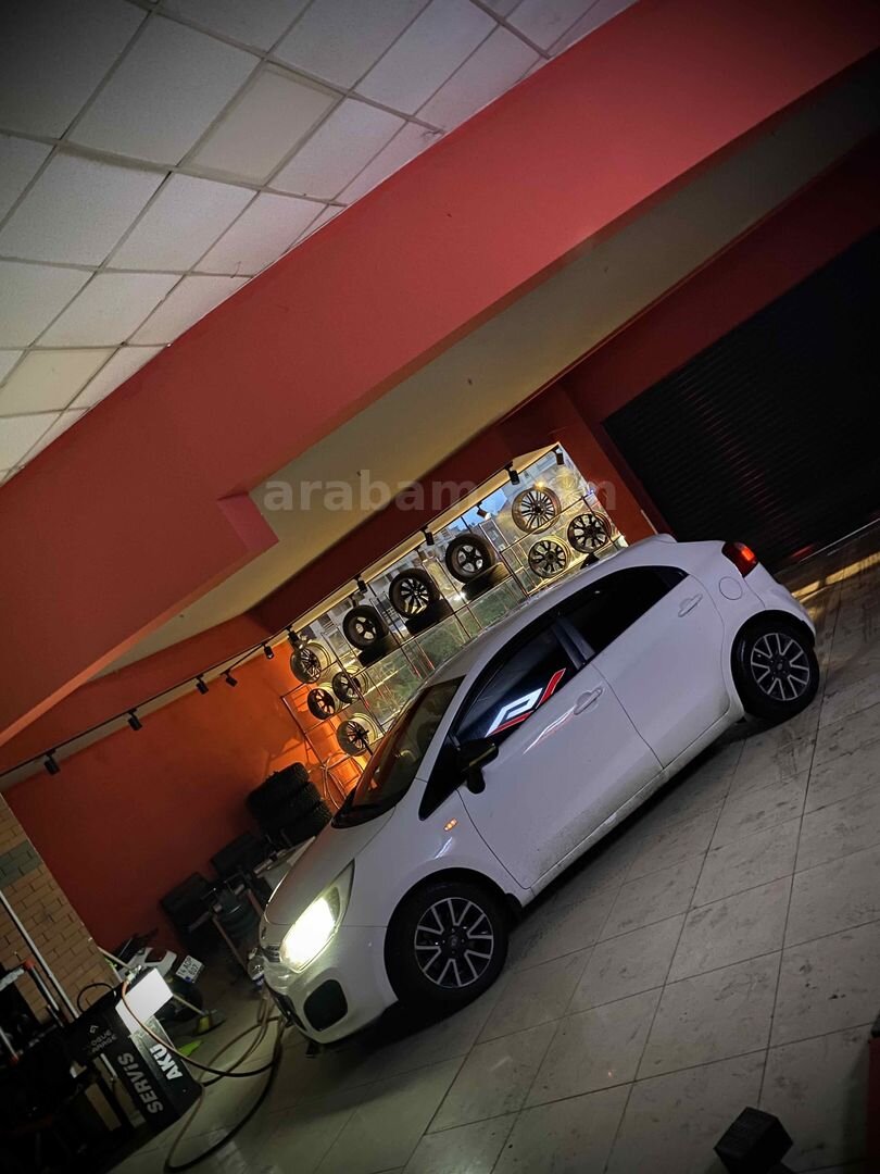 Sahibinden Kia Rio 1.4 CRDi Natty 2012 Model 294.000 km Beyaz 4 tane yazlık lastiği sıfır ayarında yeni takılmıştır 3