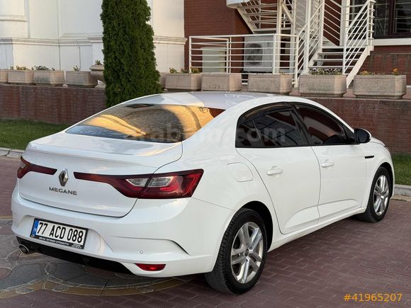 2017 MODEL TERTEMİZ MEGAN 4 ORJİNAL CAM GİBİ...