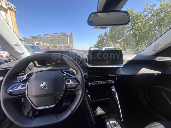 2022 model 25.000 km değişensiz boyasız tramersiz