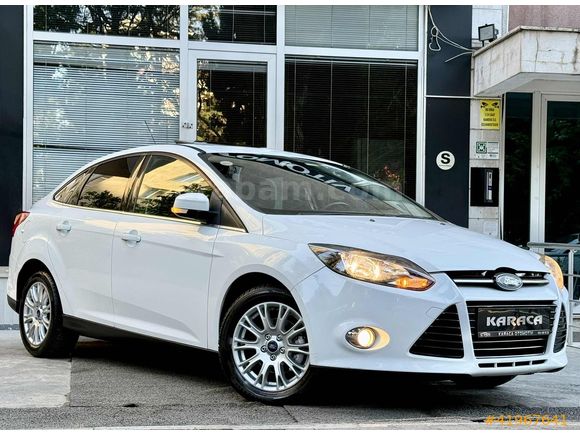 _İLK ELDEN + YETKİLİ SERVİS BAKIMLI + BOYASIZ + SUNROOF +100 KM_
