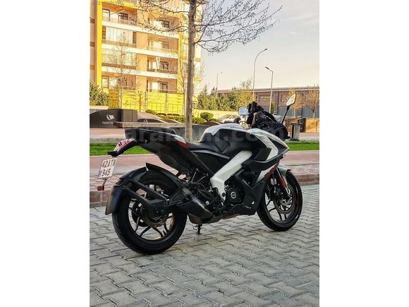 RS 200 2023 MODEL KASA BEYAZ ŞASE 13.000 BİN KMde HASAR KAYITSIZ