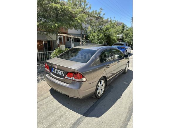 Sahibinden Lansman Renk  Honda Civic 1.6i VTEC Elegance 2010 Model 