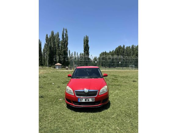 Sahibinden Skoda Fabia 1.2 Ambiente Dynamic 2011 Model  193.000 km Kırmızı