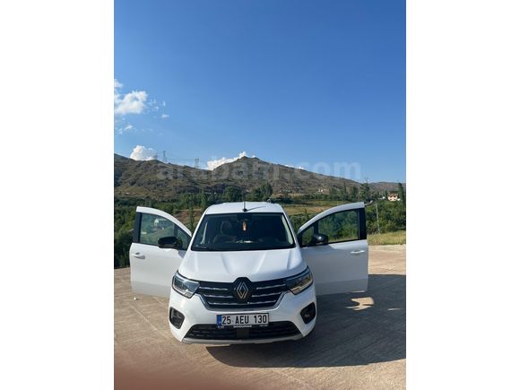 Sahibinden Renault Kangoo Multix 1.3 TCe Iconic 2025 Model