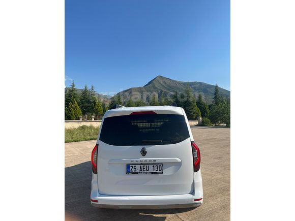 Sahibinden Renault Kangoo Multix 1.3 TCe Iconic 2025 Model
