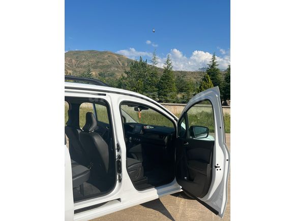 Sahibinden Renault Kangoo Multix 1.3 TCe Iconic 2025 Model