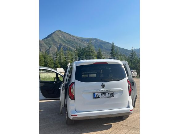 Sahibinden Renault Kangoo Multix 1.3 TCe Iconic 2025 Model