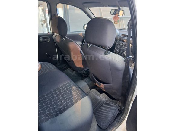 Sahibinden Opel Corsa 1.5 TD 2000 Model  364.000 km Beyaz
