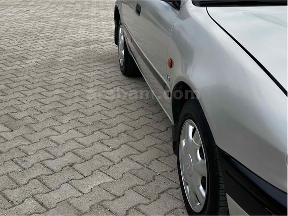  ilk Sahibinden SINIFToyota Corolla 1.6 Terra 2000 Model degişensiz 