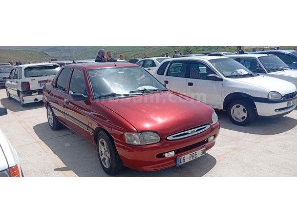 Sanruflu sıkıntız Ford Escort 1.6 CLX 1999model üste verilir
