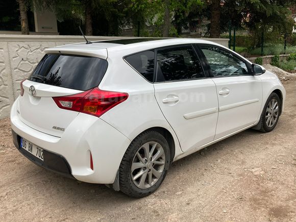 Sahibinden Toyota Auris 1.4 D-4D Active Skypack 78.000 km 2013 Model 
