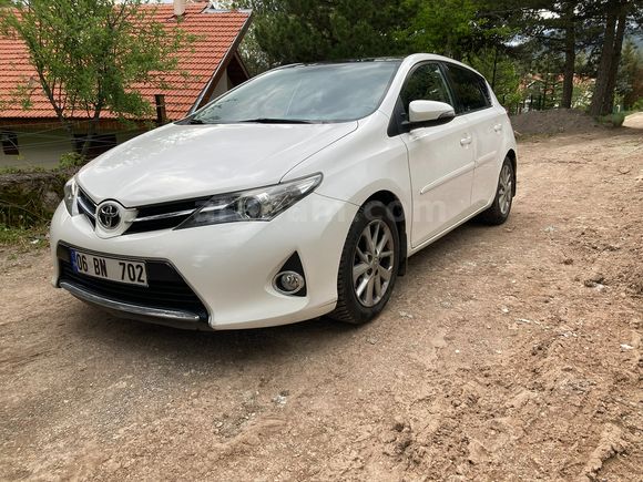 Sahibinden Toyota Auris 1.4 D-4D Active Skypack 78.000 km 2013 Model 