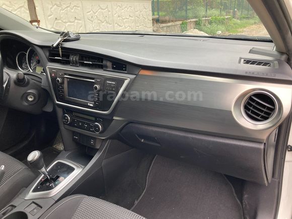 Sahibinden Toyota Auris 1.4 D-4D Active Skypack 78.000 km 2013 Model 