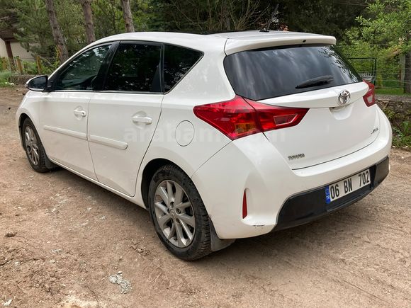 Sahibinden Toyota Auris 1.4 D-4D Active Skypack 78.000 km 2013 Model 