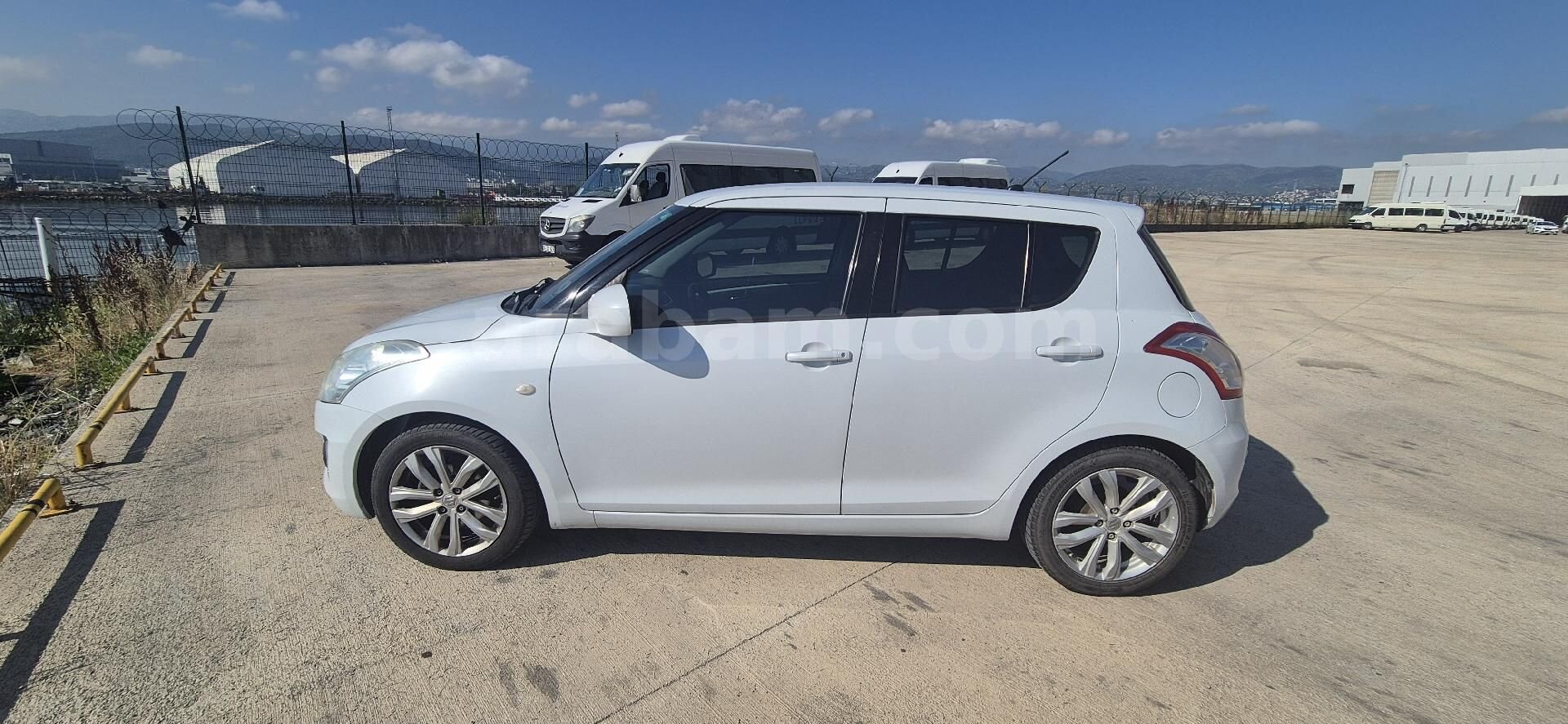 Sahibinden Suzuki Swift 1.2 GL 2016 Model Kocaeli 195.000 km Beyaz 3
