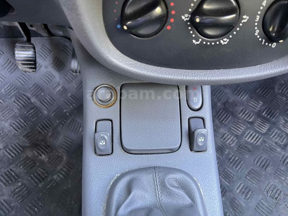 Galeriden Renault Clio 1.4 RNA 2001 Model Bursa