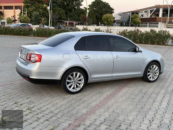 2010 MODEL VW JETTA