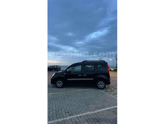 Sahibinden Renault Kangoo Multix 1.5 dCi Expression Chromeline 2010 Model  270.000 km Siyah