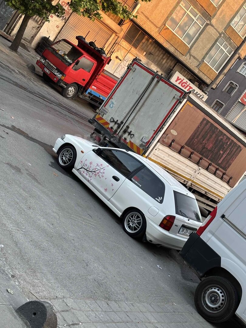 Sahibinden Mazda 323 1.5 Practica 1998 Model İstanbul 312.000 km Beyaz 6