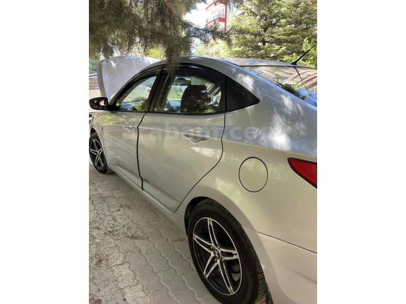 Sahibinden Hyundai Accent Blue 1.6 CRDI Mode 2013 Model 
