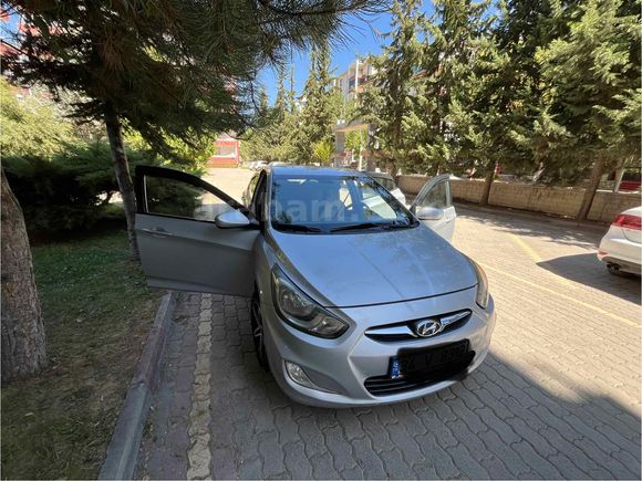 Sahibinden Hyundai Accent Blue 1.6 CRDI Mode 2013 Model 