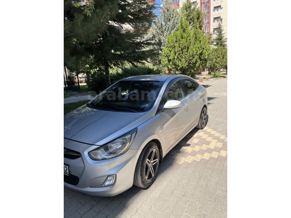 Sahibinden Hyundai Accent Blue 1.6 CRDI Mode 2013 Model 