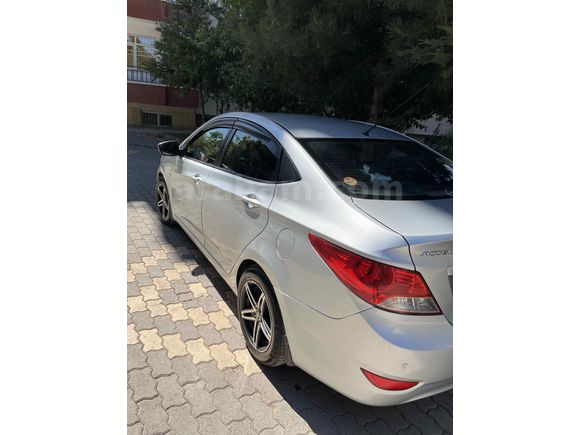 Sahibinden Hyundai Accent Blue 1.6 CRDI Mode 2013 Model 
