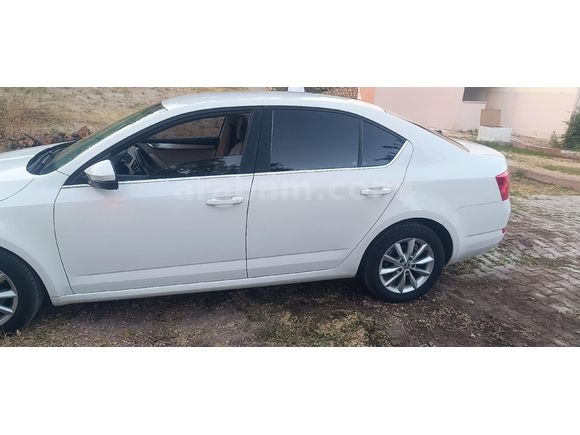 Sahibinden Skoda Octavia 1.6 TDI Elegance CR 2015 Model