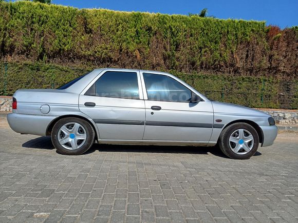Klimalı, hidrolik direksiyonlu, orjinal Ford Escort