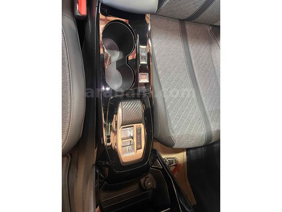 Sahibinden Peugeot e-2008 Allure 2024 Model İzmir