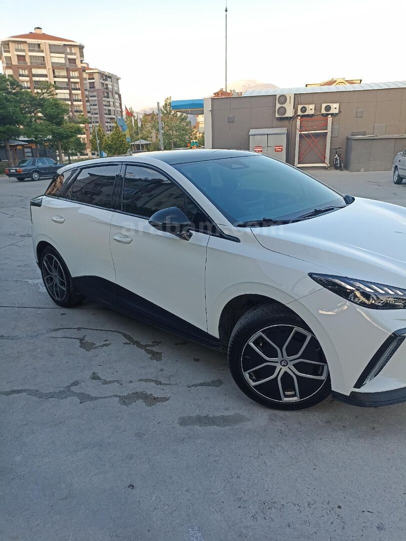 Sahibinden MG MG4 Luxury 2023 Model Isparta 47.000 km Beyaz 3