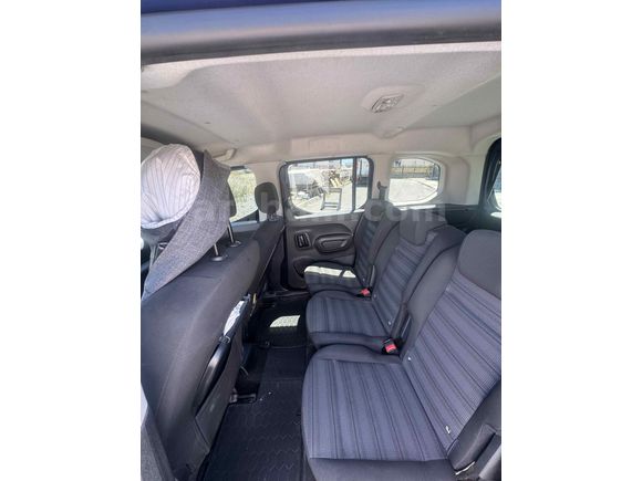 Sahibinden Opel Combo 1.5 CDTI Ultimate 2023 Model  60.000 km Lacivert