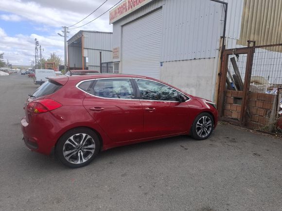 Sahibinden Kia Ceed 1.6 CRDi Premium 2013 Model