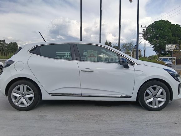 Sahibinden Tramersiz Renault Clio 1.0 TCe Evolution 2025 Model  32.500 km Beyaz