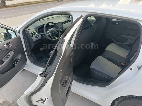Sahibinden Tramersiz Renault Clio 1.0 TCe Evolution 2025 Model  32.500 km Beyaz