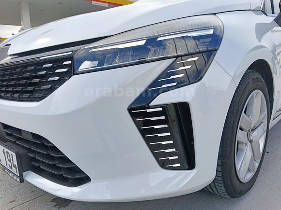 Sahibinden Tramersiz Renault Clio 1.0 TCe Evolution 2025 Model  32.500 km Beyaz