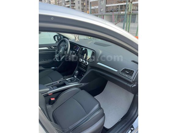 Sahibinden Renault Megane 1.3 TCe Icon 2024 Model 