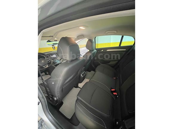 Sahibinden Renault Megane 1.3 TCe Icon 2024 Model 
