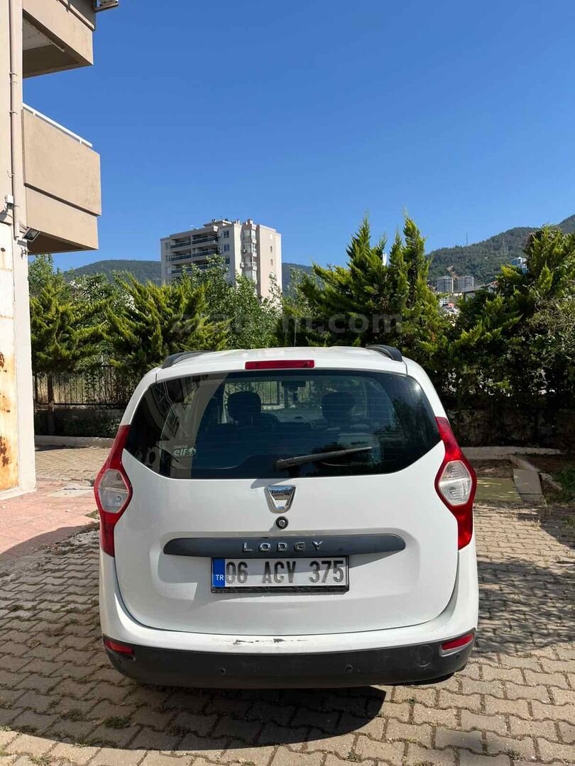 Galeriden Dacia Lodgy 1.5 dCi Laureate 2016 Model İzmir 375.000 km Beyaz 6
