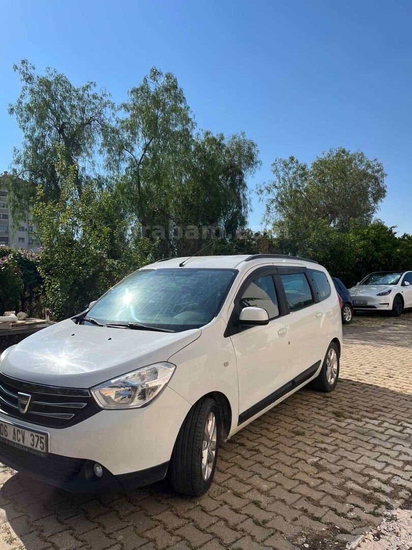 Galeriden Dacia Lodgy 1.5 dCi Laureate 2016 Model İzmir 375.000 km Beyaz 3