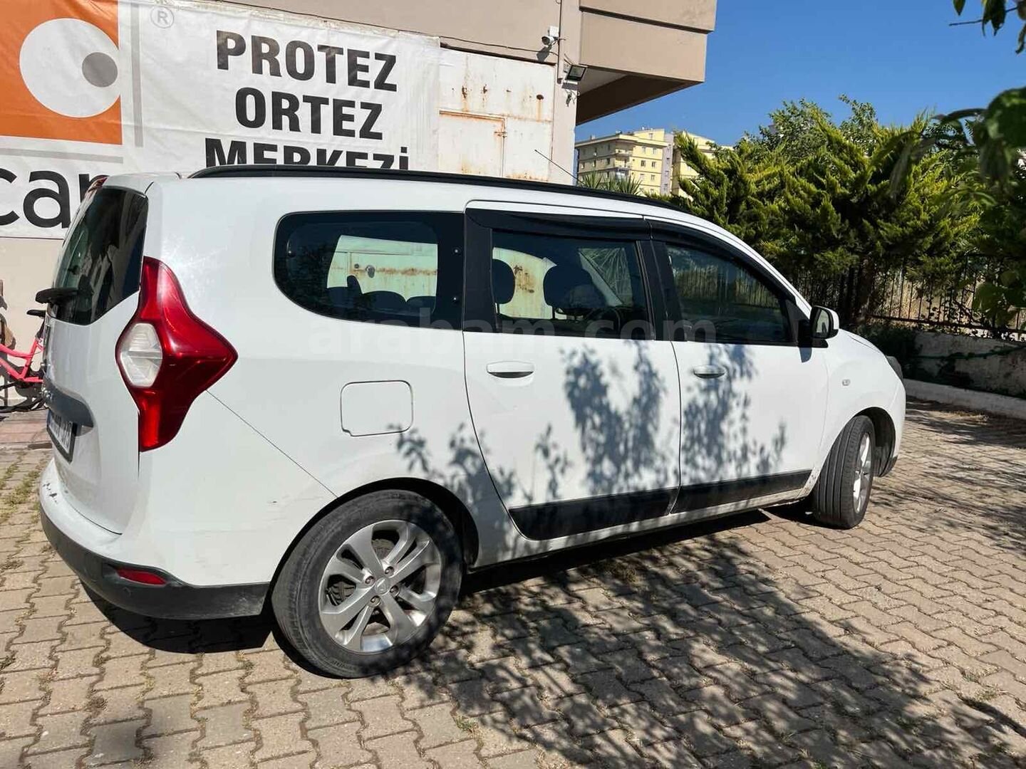 Galeriden Dacia Lodgy 1.5 dCi Laureate 2016 Model İzmir 375.000 km Beyaz 2