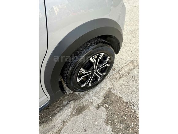 Sahibinden Dacia Sandero Stepway 1.0 Tce Essential 2023 Model 