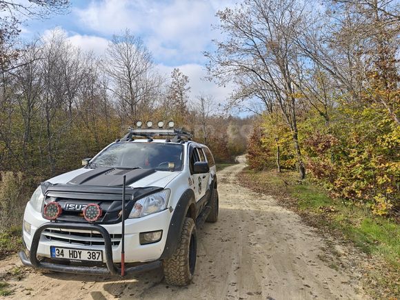 Sahibinden Isuzu D-Max 2.5 4x4 LTD 2013 Model  227.000 km Beyaz