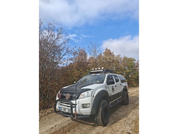 Sahibinden Isuzu D-Max 2.5 4x4 LTD 2013 Model  227.000 km Beyaz